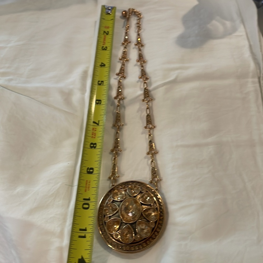 Akkad statement Swarovski style stones necklace - Picture 5 of 6